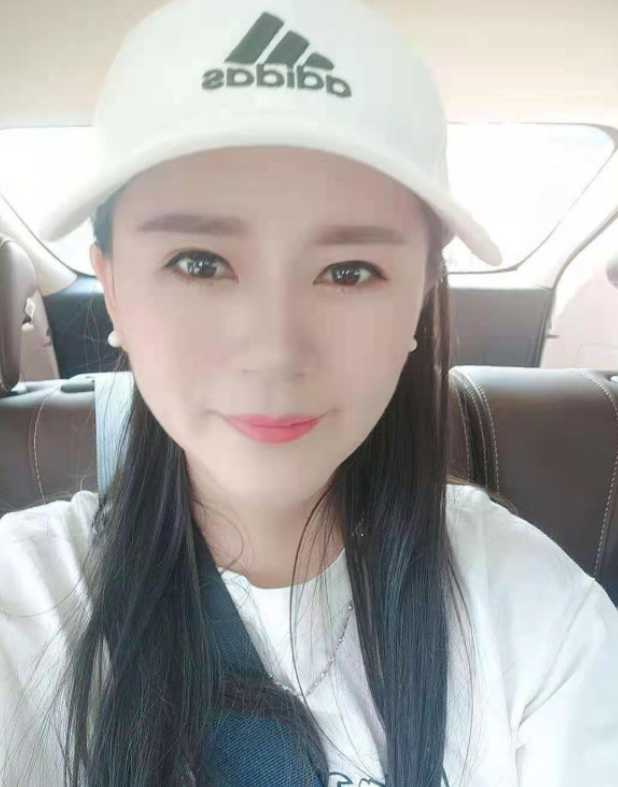 300元苗条小女生